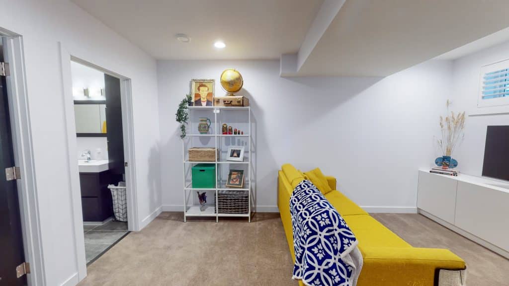 2 11630 92 St29