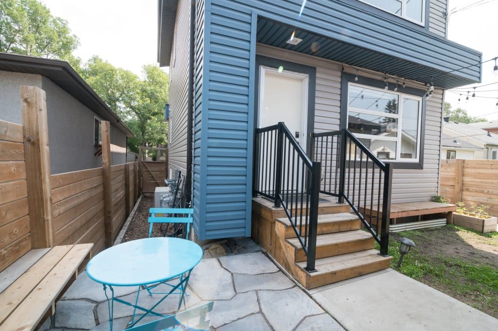 2 11630 92 St8