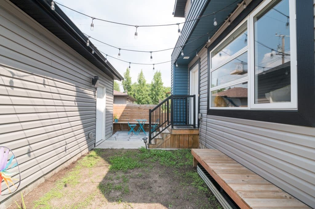 2 11630 92 St9