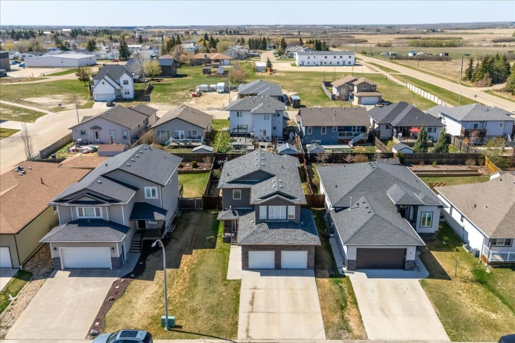 8 Beaverhill View Cr (72)